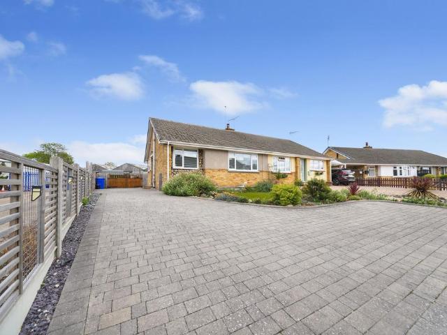 Gayhurst Drive, Sittingbourne ME10 2 bed bungalow to rent £1,550 pcm £358 pw