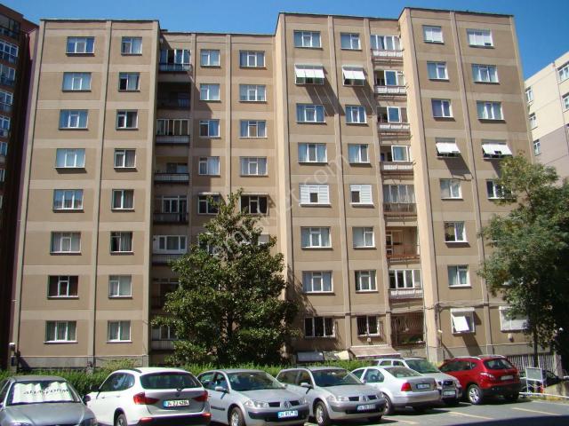 Gayrettepe Merkezde 3+1 145 M2 8. Kat Otoparklı Asansörlü Daire