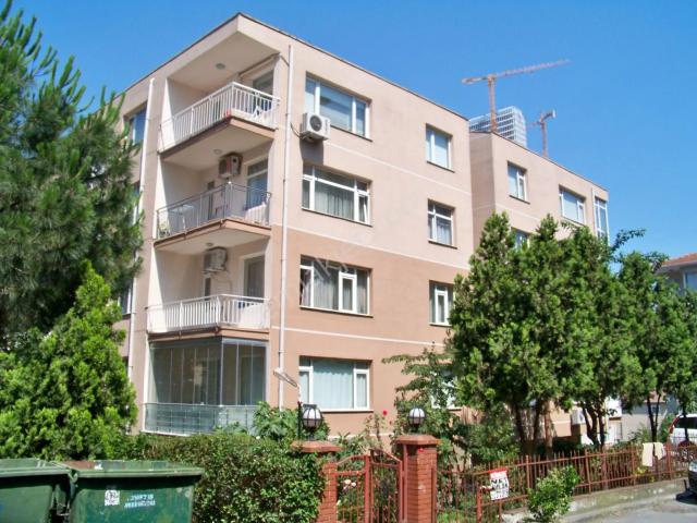Gayrettepe Merkeze Yakın 3+1 125 M2 1. Kat Otoparklı Asansörlü Çift Balkonlu Ferah Daire