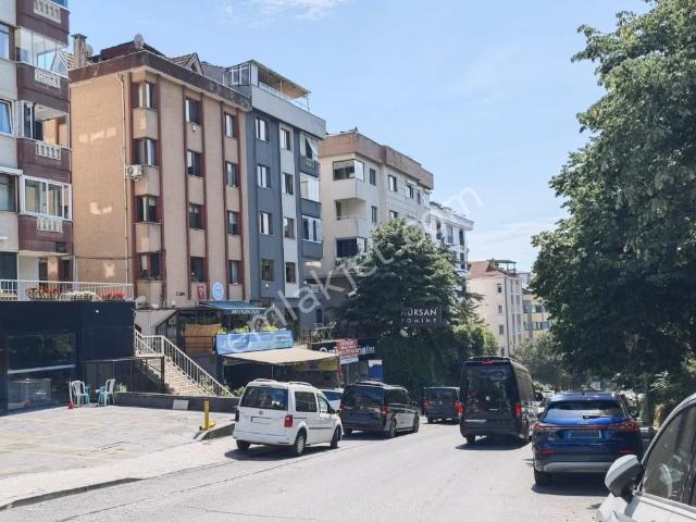 Gayrettepe Pazar Sokak Metro Yanı 4 + 1 Kat