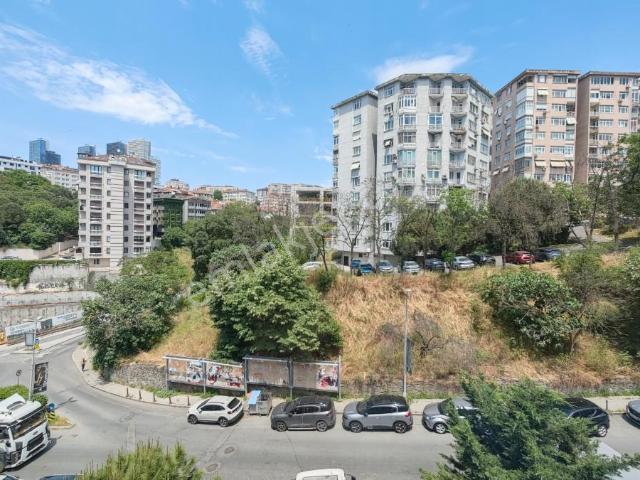 Gayrettepe Pazar Sokak Metro Yanı 3 + 1 Kat