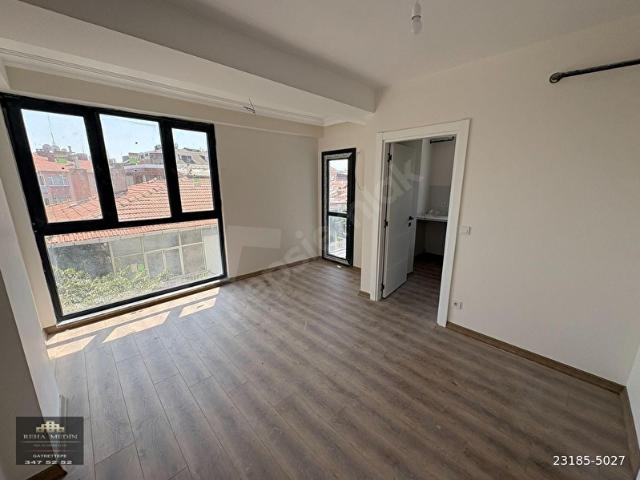 GAYRETTEPE SIFIR BİNA ARAKAT KOMBİLİ BALKONLU 1+1 60m