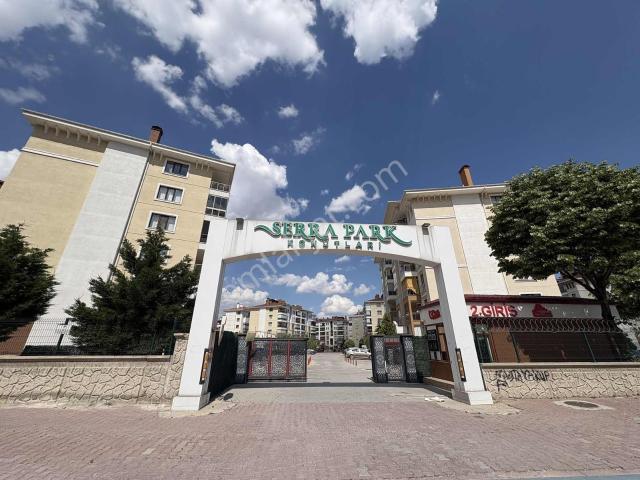 Gazze Cd. Üzerinde Serra Park Sitesinde 3 Cepheli 2+1 Daire