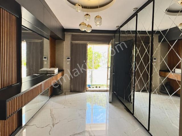 Gazi Mahallesi 4+1 Yapılı Teraslı Otoparklı Tripleks Villa