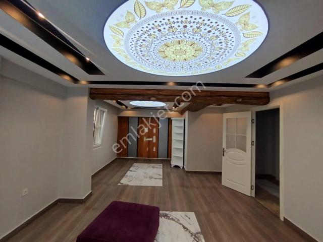 Gazi Mahallesinde Merkezi Konumda Kiralık Dublex Daire