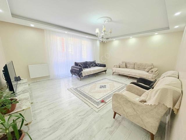 Gazi Mahallesinde Satılık 2+1 Asansörlü 110 M2 Arakat Daire