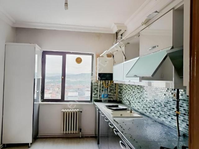 Gazi Caddesinde Satılık 2+1 Daire