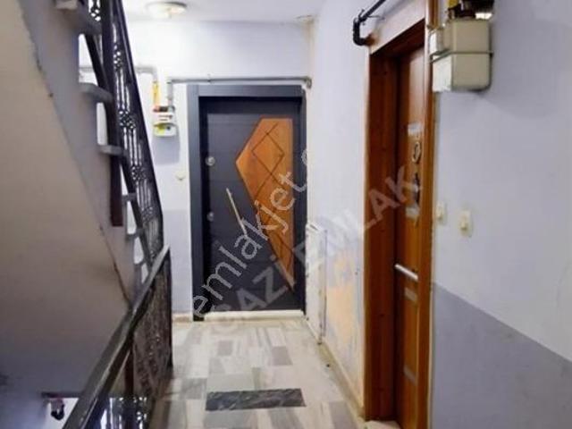 gazi Emlakhastane Yakını 2+1 Köşe Arakat 95 M Dükkan Üstü