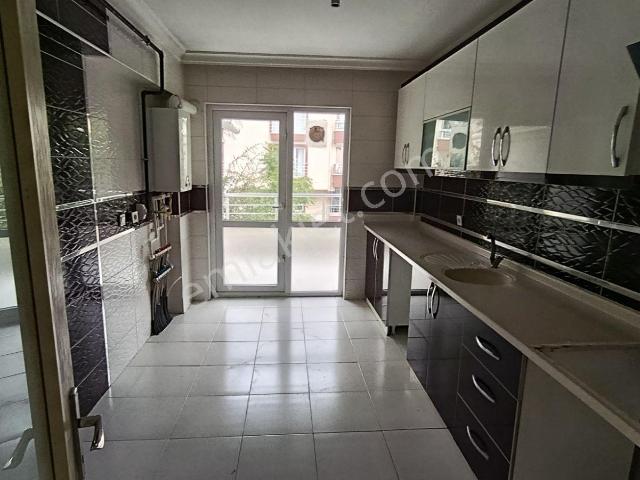 Gazi Göbekte Kiralık Çok Geniş Büyük Asansörlü 3+1 Daire 2.banyo