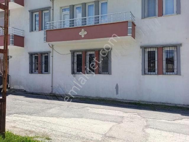 Gazi Lisesi'nin Hemen Karşı Arasında Kiralık Daire !