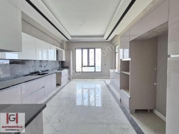 Gaziantep Osmangazi'de Site İçi Ara Kat Kiralık Sıfır 4.5+1daire