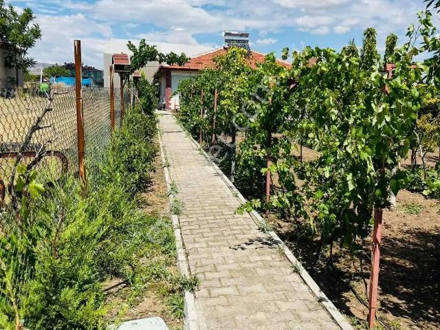 Gazi'de 623 M2 Alan Üzerinde 2+1 Kış Bahçeli Doğalgazlı
