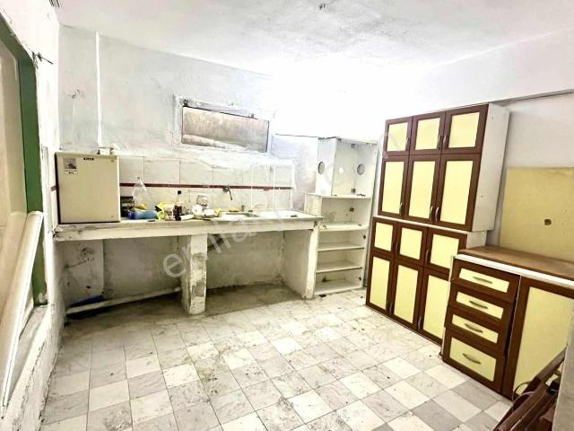 Gaziemir Semt Garajı Yanı Kiralık Depo