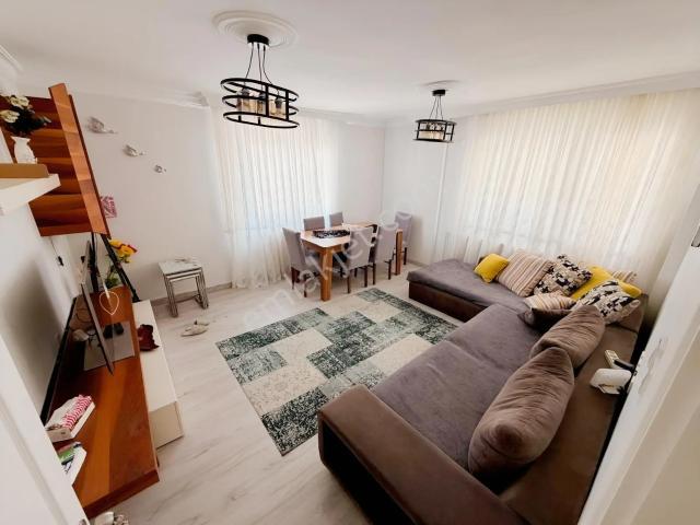 Gaziemir Atıfbeyde 3+1 Ara Kat Asansörlü Eşyalı Kiralık