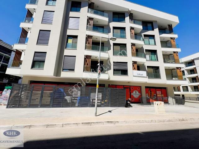 Gaziemir Belediye Binasına Cepheli Sıfır 1+1 Kiralık Daire