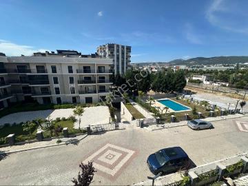 Gaziemir Beyazevler'de Havuz Cepheli Sıfır 4+1 Kiralık Daire