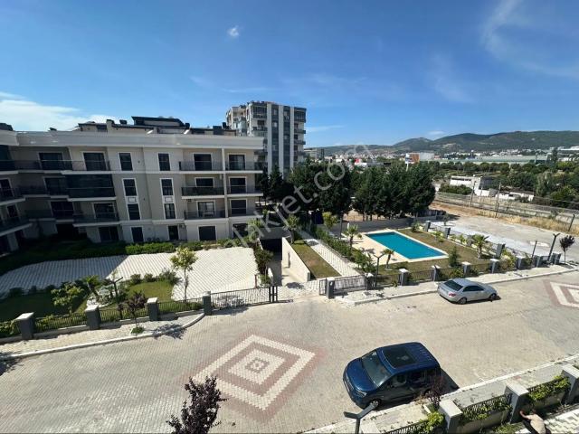 Gaziemir Beyazevler'de Havuz Cepheli Sıfır 4+1 Kiralık Daire
