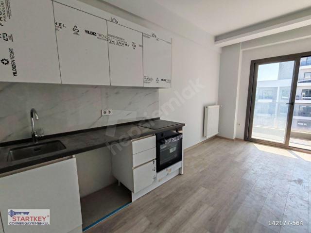 Gaziemir Havuzlu Site İçinde Satılık 1+1 Daire