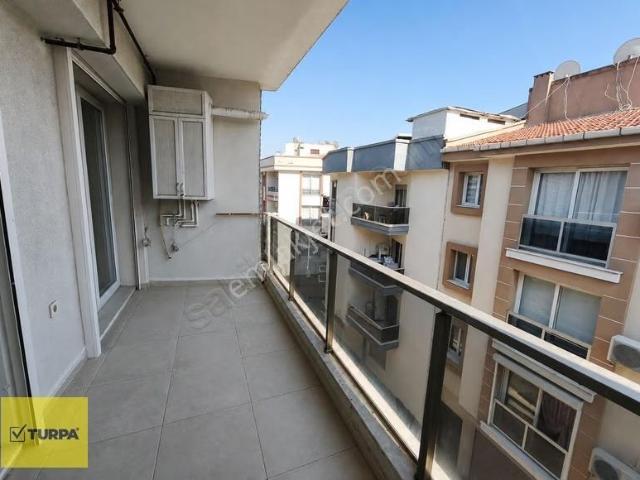 Gaziemir Irmak'ta Satılık 3+1 Çatı Dubleksi, 192m², Otoparklı