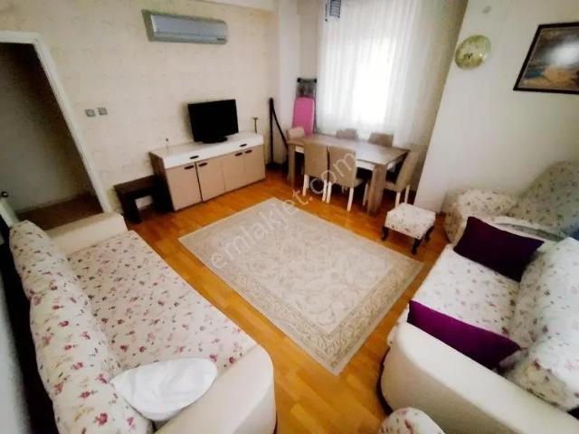 Gaziemir Merkezde Bakımlı Eşyalı 2+1 Kiralık Daire
