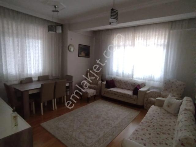 Gaziemir Merkezde Eşyalı Bakımlı Daire