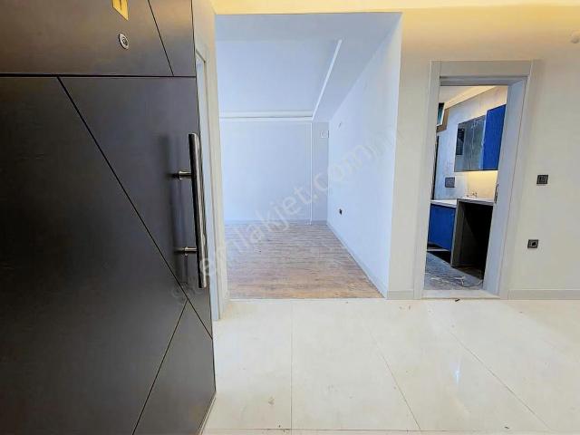 Gaziemir Sarnıç Site İçi Satılık Bahçeli 3+1 Sıfır Daire