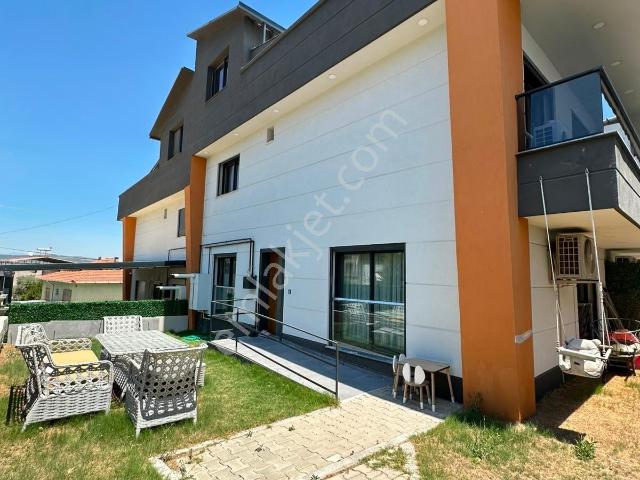 Gaziemir Sarnıç'ta Satılık 4+1 Tripleks Villa