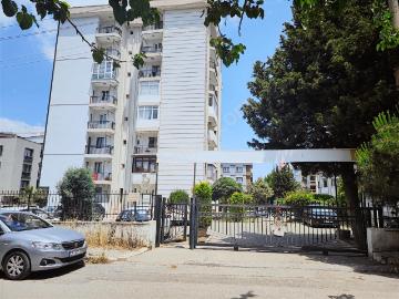 Gaziemir Site İçi 3+1 Köşe Arakat Kiralık Daire