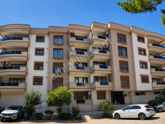 Gaziemir'de 3+1 Site İçinde Satılık Daire