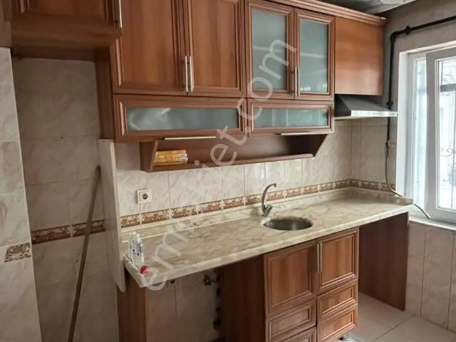 Gaziosmanpaşa Bağlar Caddesinde 2+1/80m2/ Bahçe Katı Kot Farkında Yüksek Giriş Görünümünde