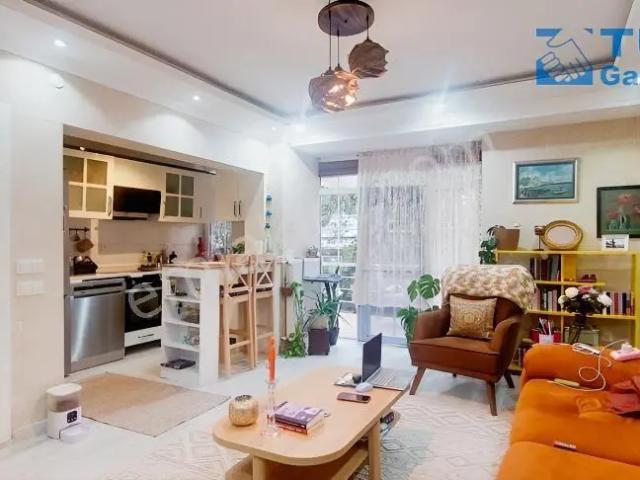 Gaziosmanpaşa Gökçek Sokakta Yenilenmiş,bahçe Keyifli 2+1 Daire