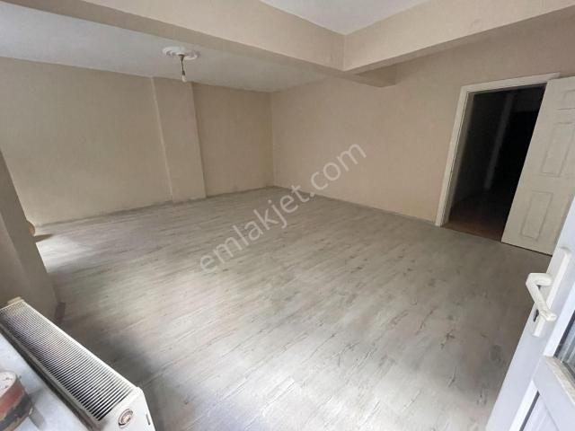 Gaziosmanpaşa İslambeye Yakın Bahçe Kullanımlı 2+1