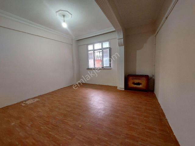 Gaziosmanpaşa Küçükköy Beşyol De Kiralık Yüksek Giriş Kat 1+1 75 M2