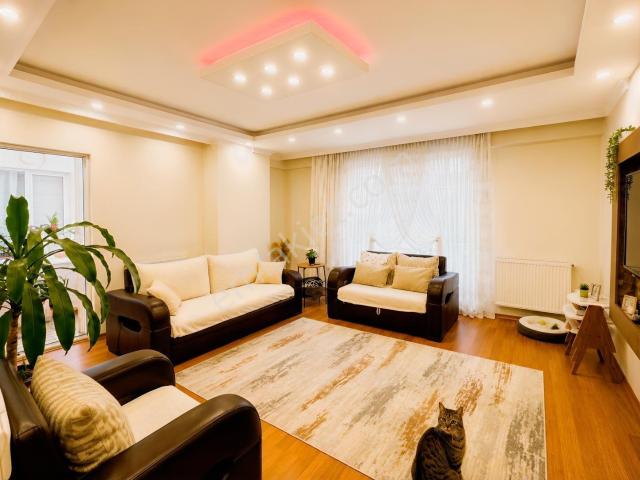 Gaziosmanpaşada Satılık Site İçerisinde 2+1 Arakat Daire