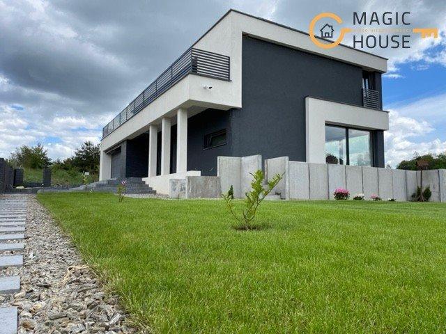 Nowoczesny dom pasywny 466 m² z Smart Home i panelami fotowoltaicznymi