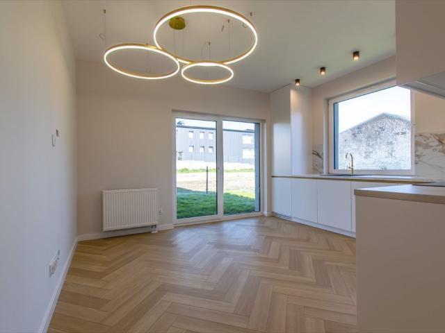 Nowoczesne 3 pokojowe z dużym ogrodem i panoramicznymi tarasami