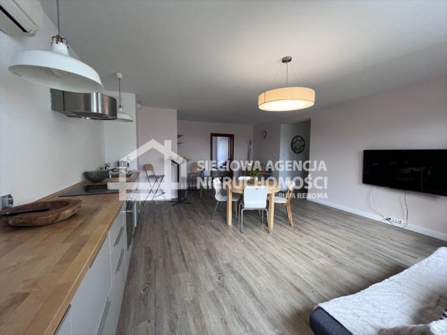 Gdynia, Śródmieście, 80 m2 – widok, klimatyzacja, balkon