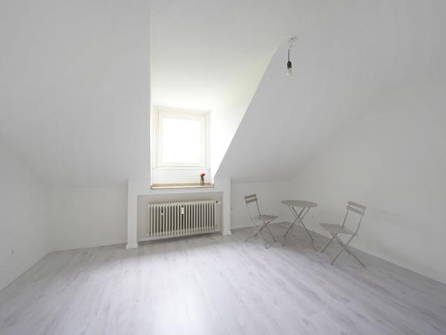 Gemütliche, grundsanierte Dachgeschosswohnung 2. OG in begehrter Lage von Bockum