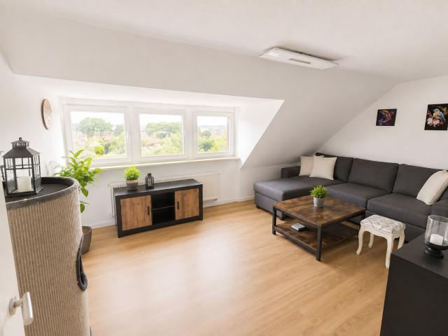 Gemütlich & großzügig – helle 3 Zimmer Wohnung im Dachgeschoss