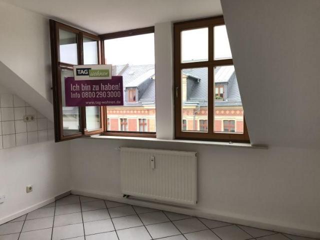 Gemütlich im Dachgeschoss mit Balkon und Dachschrägen wohnen