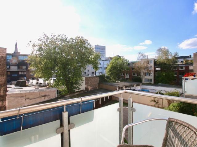 Gemütlich möblierte Wohnung mit Balkon am Zülpicher Platz – zeitwohnen.de