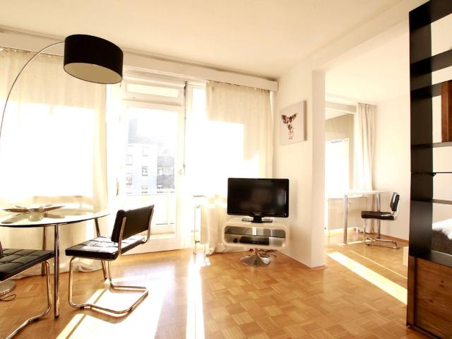 Gemütlich möbliertes Apartment mit Balkon im Pantaleonsviertel, direkt im Zentrum – zeitwohnen.de