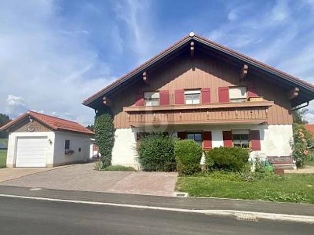 GEMÜTLICH MIT EINLIEGERWOHNUNG UND GARAGE