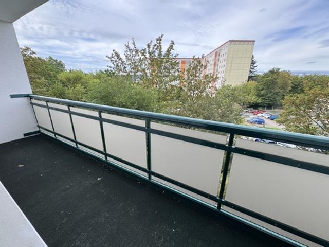 Gemütlich wohnen, großzügig genießen: 2 Raum Wohnung mit Wintergarten in Gera Bieblach!