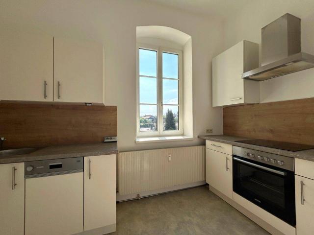 GEMÜTLICH UND HELL 3 ZIMMER WOHNUNG IN RIED MIT KÜCHE UND PARKPLATZ