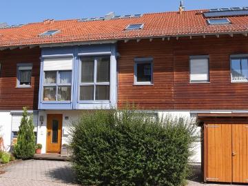 Gemütliche Mietwohnung auf 3 Ebenen in Unterhaching — mit schönen Dachräumen und viel Platz