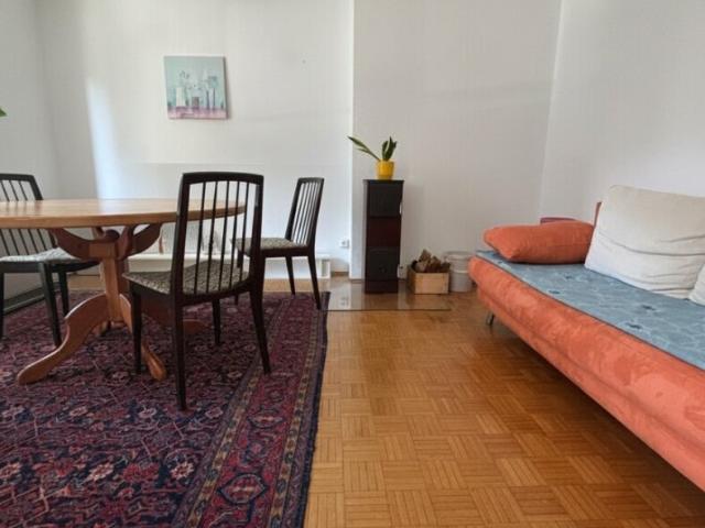 Gemütliche möbelierte 2 Zi Wohnung mit Balkon, Parkplatz & Grünblick in 8045!