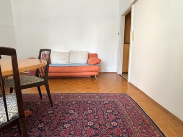 Gemütliche möbelierte 2 Zi Wohnung mit Balkon, Parkplatz & Grünblick in 8045!
