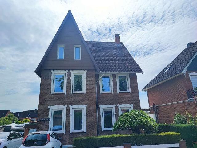 Gemütliche Dachgeschoss Wohnung in Gründerzeit Villa