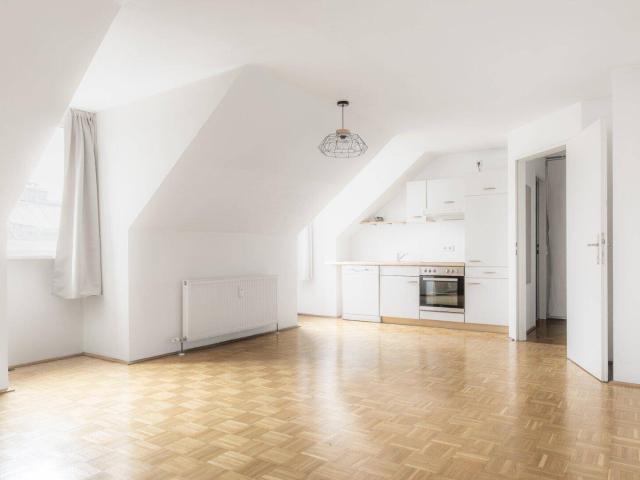 Gemütliche Dachgeschoß Garconniere in zentraler Stadtlage
